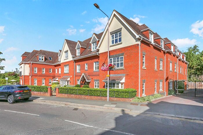 2 Bedroom Flat For Sale In Upper Mulgrave Road, Cheam, Sutton, SM2
