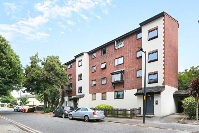2 Bedroom Flat For Sale In Granville Square, London, SE15