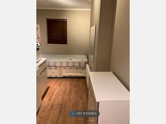 Studio To Rent In Claverton Street, London, SW1V