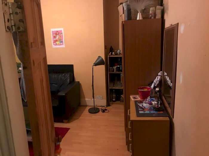 1 Bedroom Flat To Rent In Trafalgar Avenue, Peckham, London, SE15