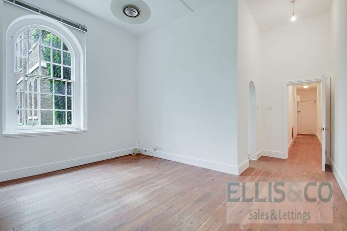 1 Bedroom Flat To Rent In Chevy Road, Southall, UB2