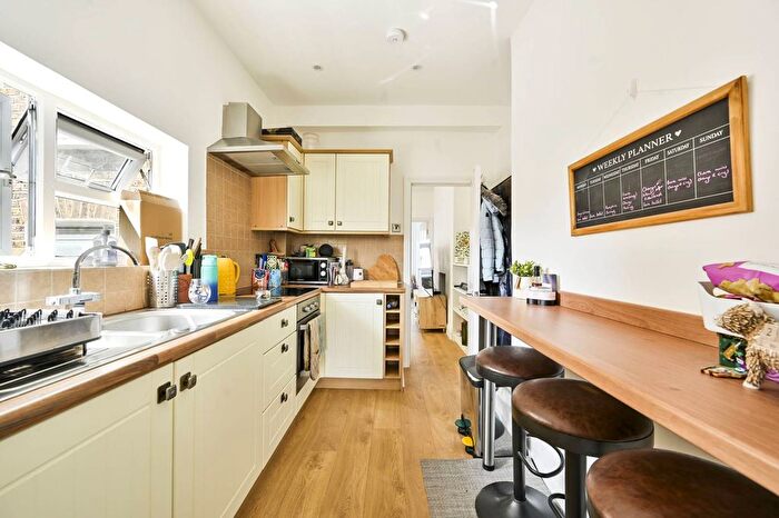 2 Bedroom Flat To Rent In Brackenbury Road, Brackenbury Village, London, W6