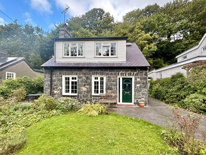 3 Bedroom Cottage For Sale In Valley Road, Llanfairfechan, LL33