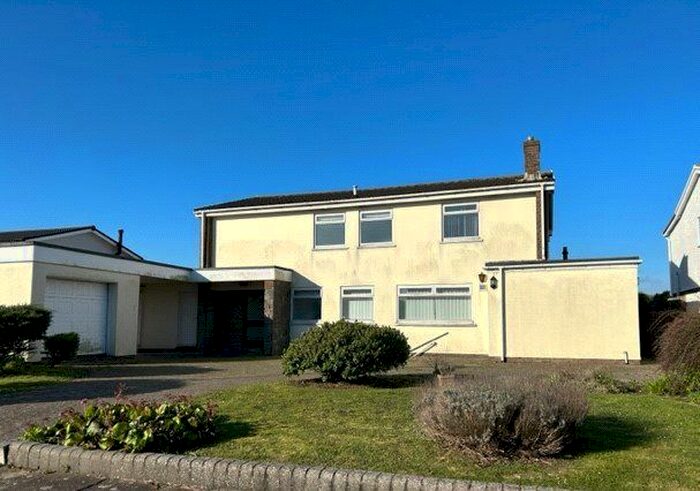5 Bedroom Detached House To Rent In Rest Bay Close, Porthcawl, CF36