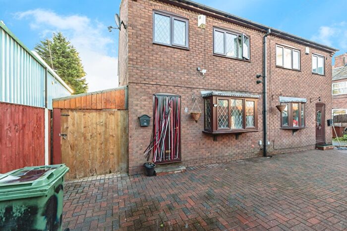 3 Bedroom Semi-Detached House For Sale In Fernley Green Court, Knottingley, WF11