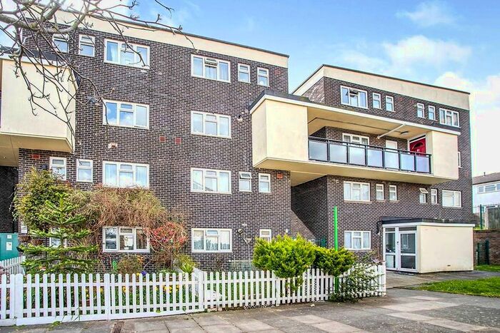 3 Bedroom Maisonette To Rent In Oakum Court, Shipwrights Avenue, Chatham, Kent, ME4