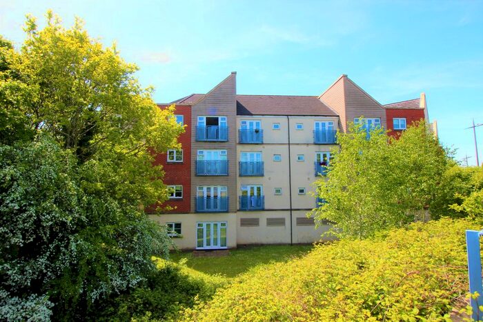 2 Bedroom Flat To Rent In Whistle Road, Mangotsfield, Bristol, BS16