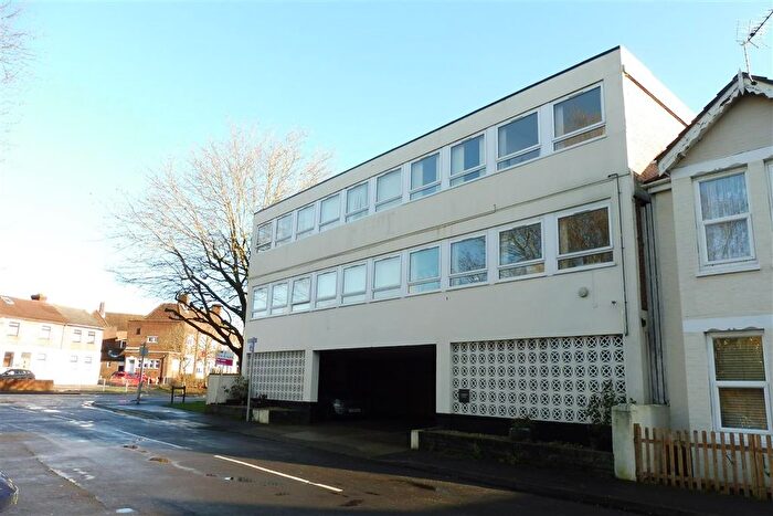 1 Bedroom Flat For Sale In Cleveland Road, Gosport, PO12
