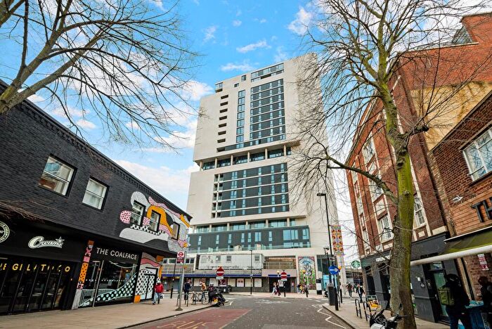 1 Bedroom Flat To Rent In City North Place, Finsbury Park, London, N4