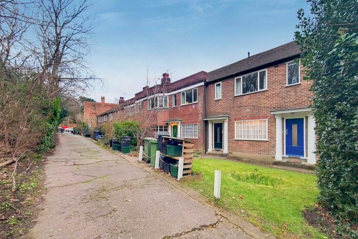 2 Bedroom Flat To Rent In Beckenham Lane, Bromley BR2