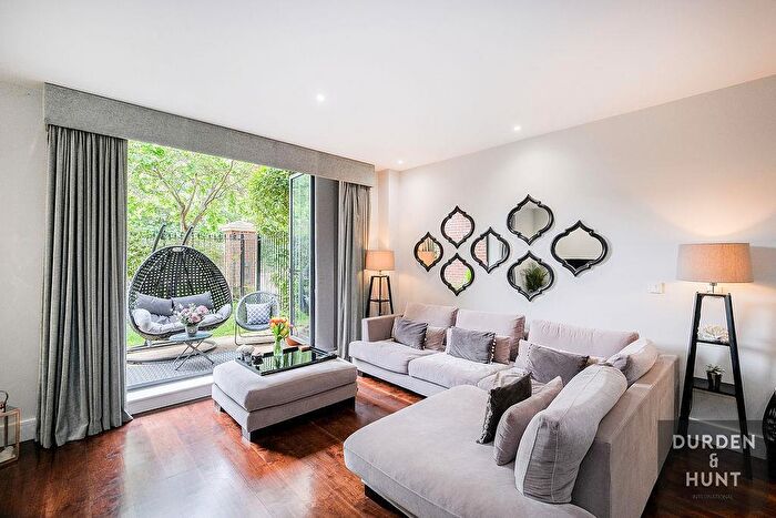 2 Bedroom Apartment For Sale In Eton Heights, Woodford Green, IG8