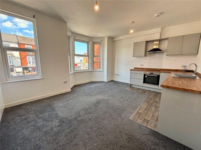 2 Bedroom Flat To Rent In Wellingborough Road, Northampton, Northamptonshire, NN1