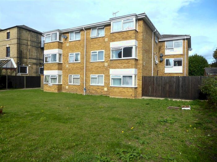 2 Bedroom Flat To Rent In Chestnut Court, Bath Road, Hounslow, TW3