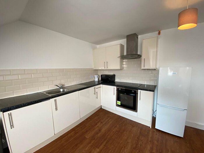 3 Bedroom Apartment To Rent In City Road, Cardiff, CF24