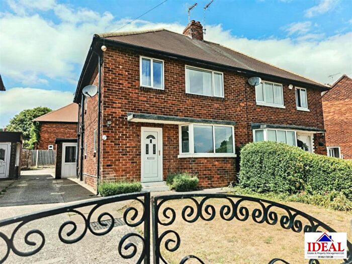 3 Bedroom Semi-Detached House For Sale In Shaftsbury Avenue, Woodlands, Doncaster, DN6