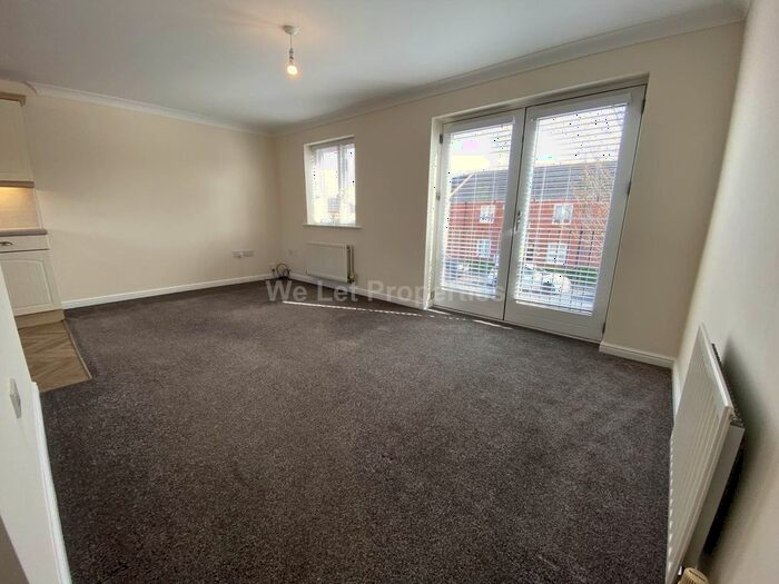 2 Bedroom Flat To Rent In Parkgate Road, Altrincham, WA14