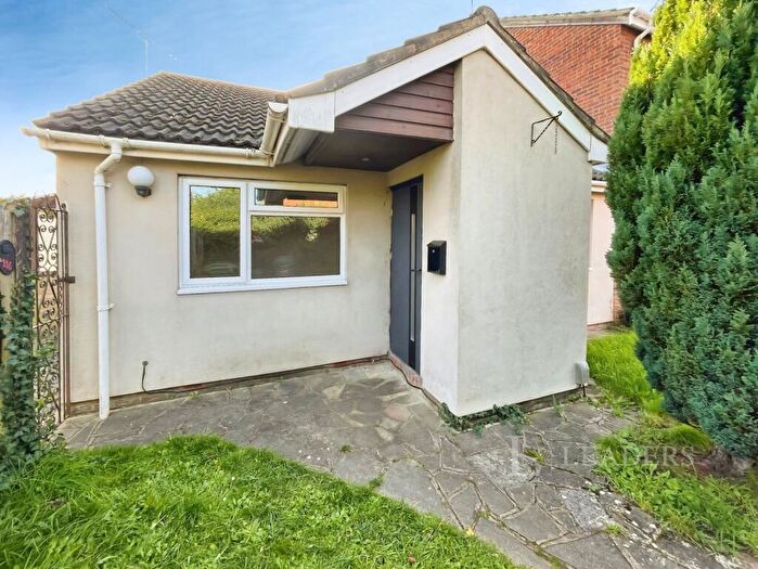 2 Bedroom Bungalow To Rent In Repton Close, Luton, LU3