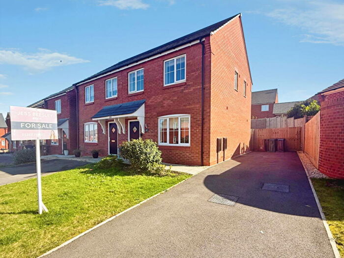 3 Bedroom Semi-Detached House For Sale In Holden Drive, Midway, DE11