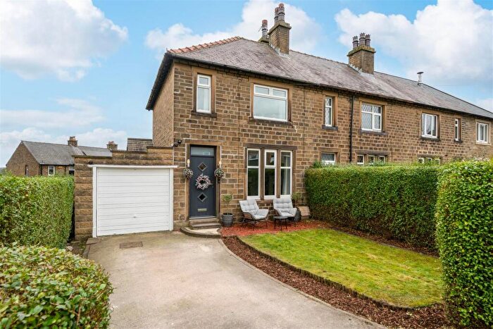 2 Bedroom End Of Terrace House For Sale In Crescent Avenue, Huddersfield, HD4