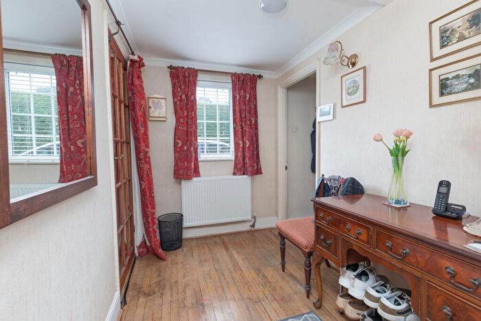 4 Bedroom Detached House For Sale In St. Marys Drive, Crawley, RH10