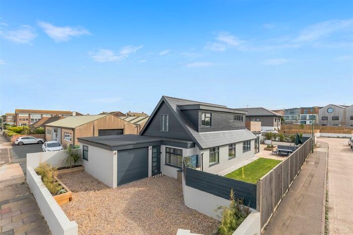 4 Bedroom Detached House To Rent In Kings Crescent, Shoreham-By-Sea BN43