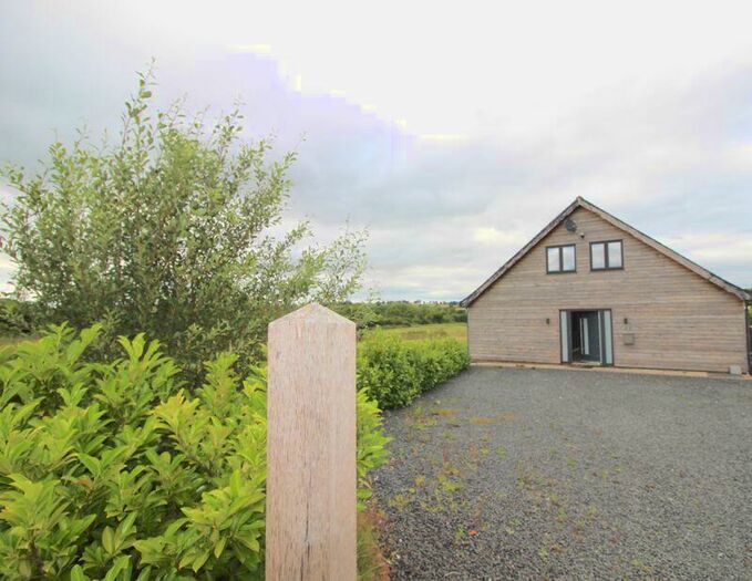 3 Bedroom Detached House To Rent In Luxury Bedroom Detached Lodge To Rent, Brinkworth, SN15
