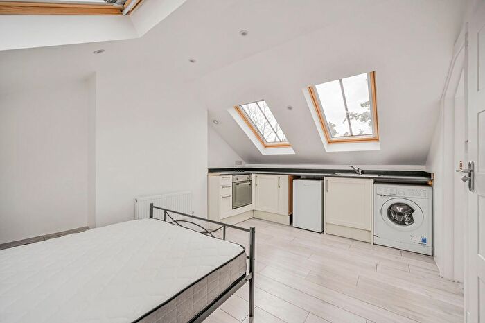 4 Bedroom Terraced House To Rent In Russell Avenue, Wood Green, London, N22