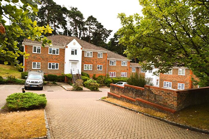 1 Bedroom Flat For Sale In Fairway Heights, Camberley, GU15
