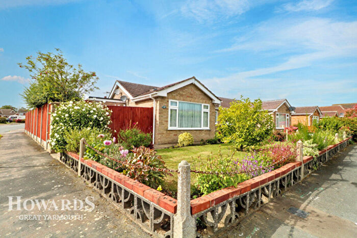 3 Bedroom Semi-Detached Bungalow For Sale In Springfield Close, Hemsby, NR29