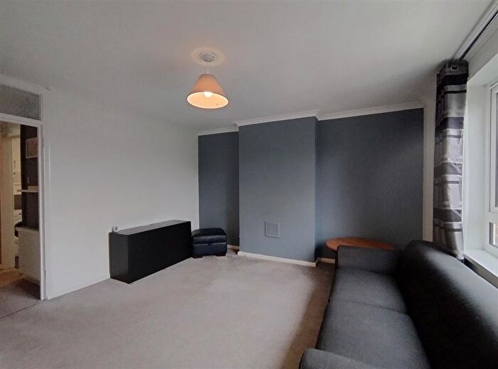 2 Bedroom Flat To Rent In Clephane Road, London, N1