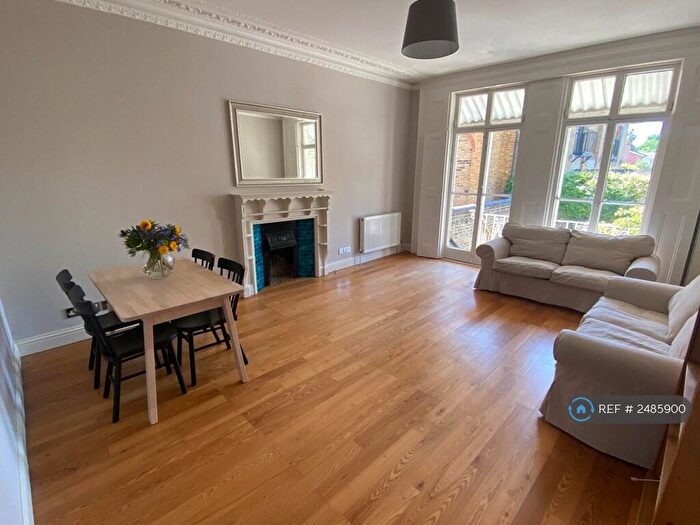 2 Bedroom Flat To Rent In Bolingbroke Grove, London, SW11