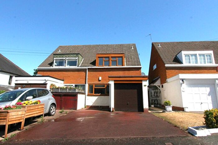 3 Bedroom Semi-Detached House For Sale In Parkfield Road, Stourbridge, DY8