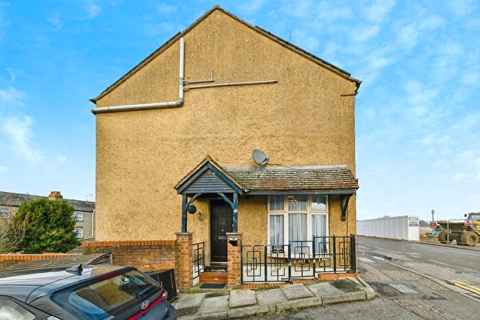 3 Bedroom End Of Terrace House For Sale In Marshgate Drive, Hertford, SG13