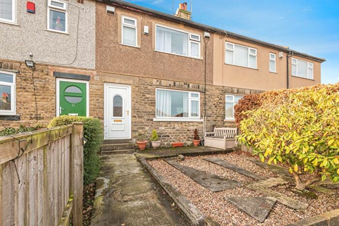 3 Bedroom Town House For Sale In Laithe Grove, Bradford, BD6