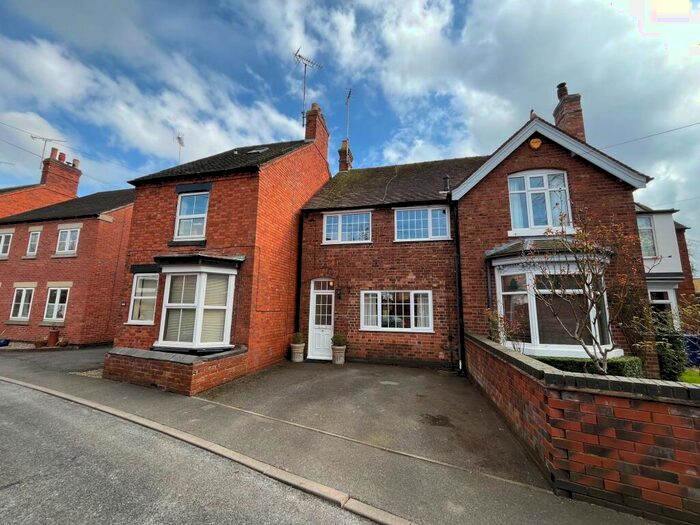 3 Bedroom House To Rent In Dove Walk, Uttoxeter, ST14
