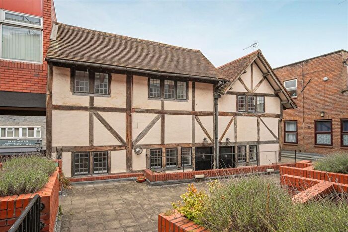 5 Bedroom Flat To Rent In Queen Annes Court, Windsor, SL4