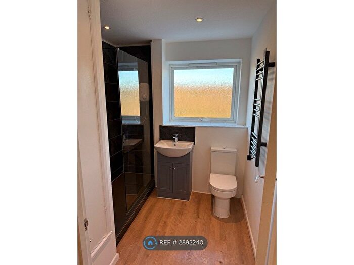 2 Bedroom Flat To Rent In Mayford Road, Poole, BH12