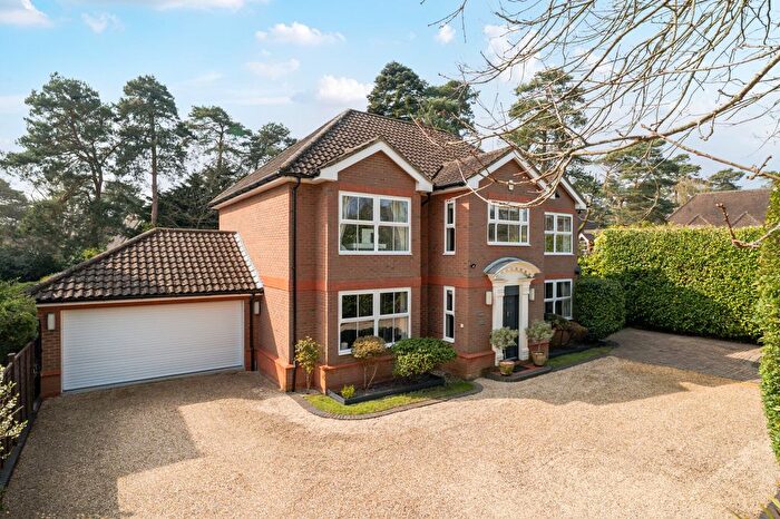 6 Bedroom Detached House For Sale In Walkers Ridge, Camberley, GU15