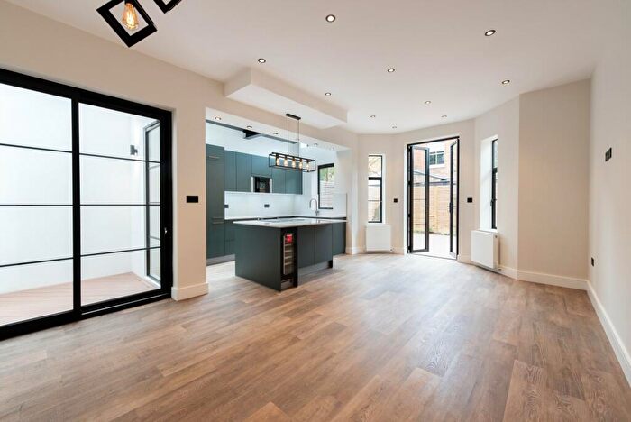 2 Bedroom Apartment To Rent In Glenmore Road, London, NW3