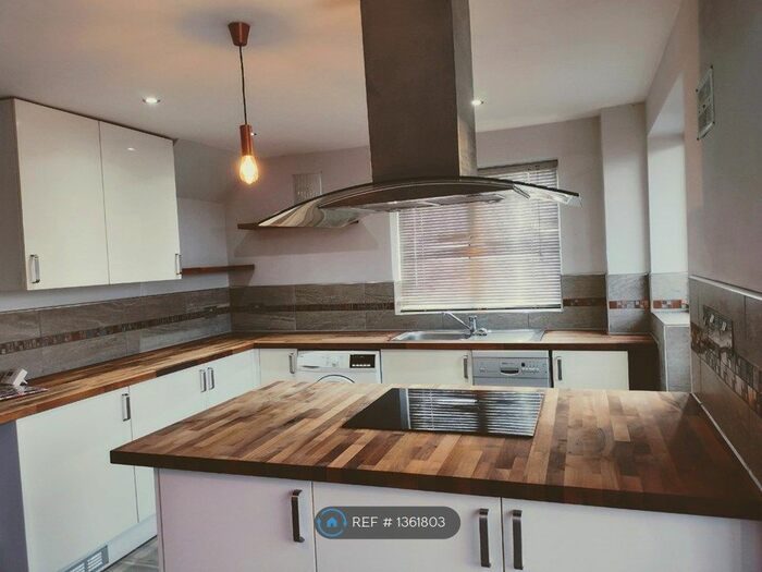 3 Bedroom Semi-Detached House To Rent In Kingsmuir Road, Mickleover, Derby, DE3