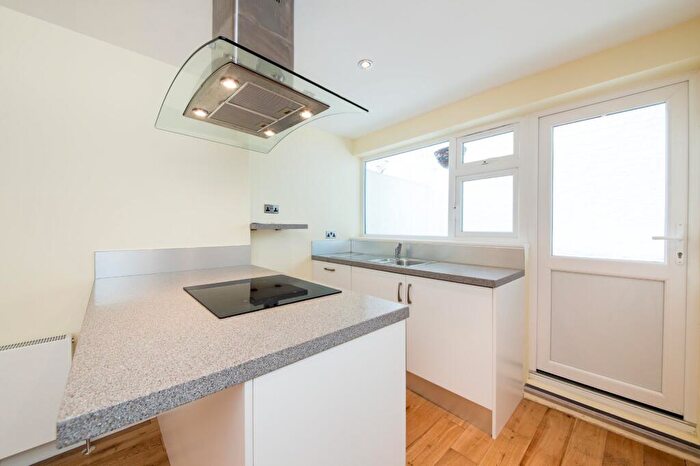 1 Bedroom Apartment To Rent In Queens Crescent, London, NW5