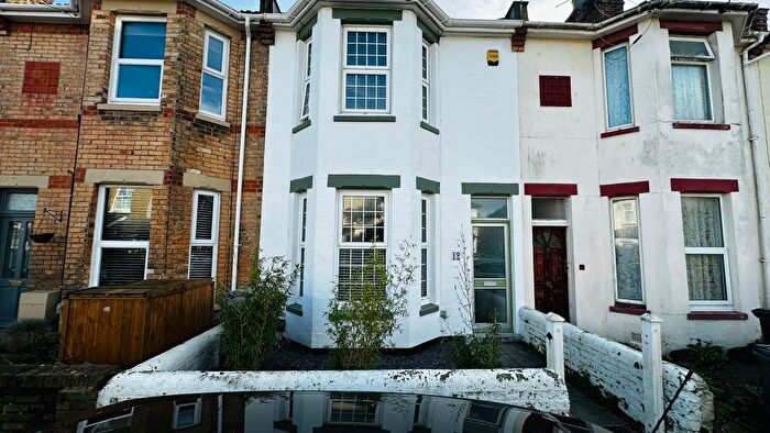 3 Bedroom Property To Rent In York Place, Bournemouth, BH7