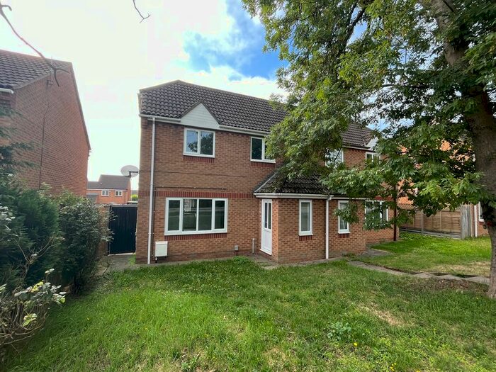 3 Bedroom Property To Rent In Lancaster Court, Yaxley, Peterborough, PE7