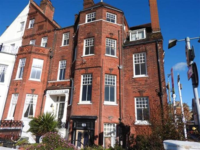 1 Bedroom Flat For Sale In Clifton Court, Royal Terrace, Southend On Sea, SS1