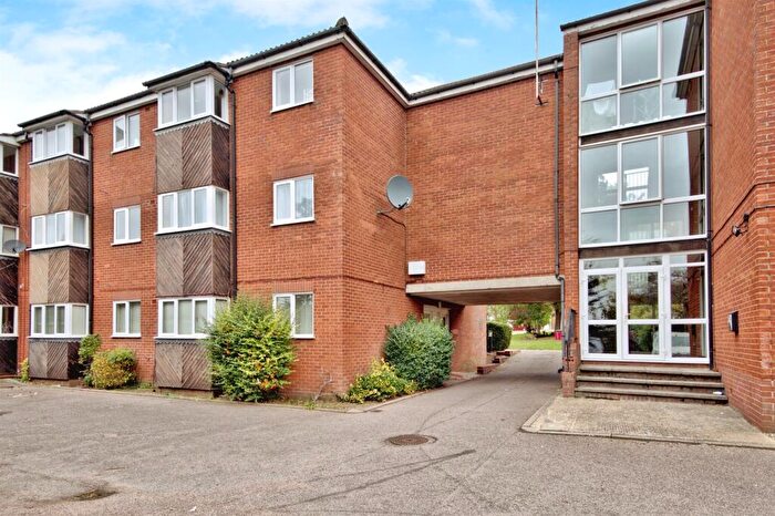 2 Bedroom Apartment For Sale In St. Andrews Gardens, Colchester, CO4