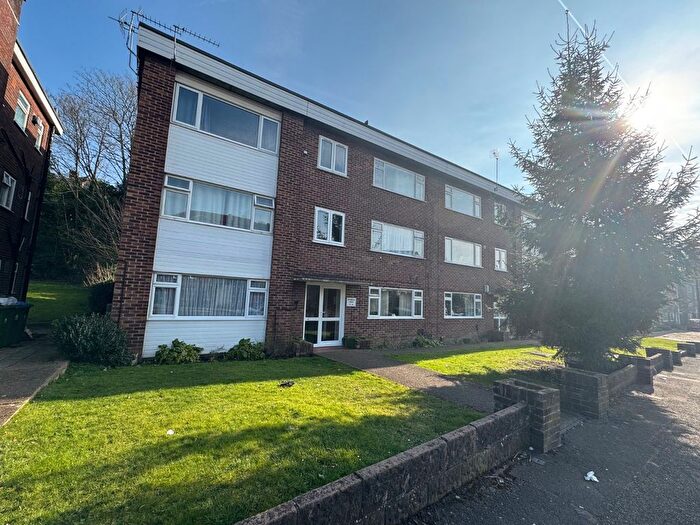 1 Bedroom Flat To Rent In Woodside Road, Southampton, Hampshire, SO17