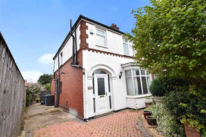 3 Bedroom Semi-Detached House For Sale In Mill Hill Crescent, Cleethorpes, DN35