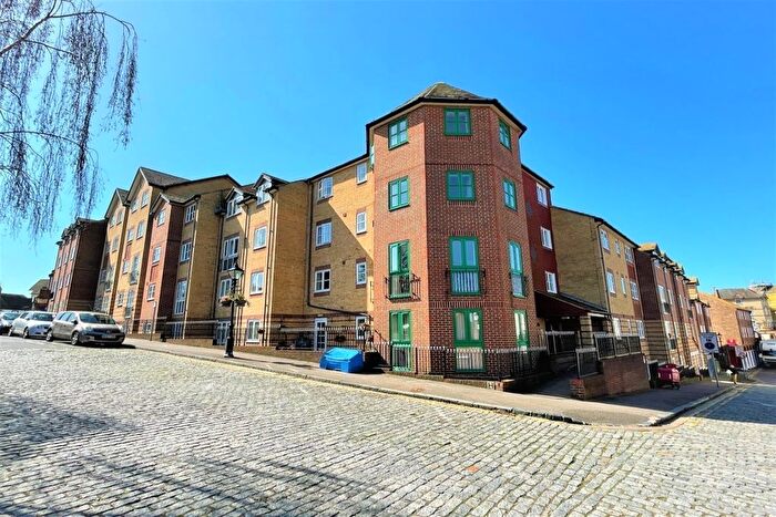 1 Bedroom Flat For Sale In The Bayle, Folkestone, Kent, CT20