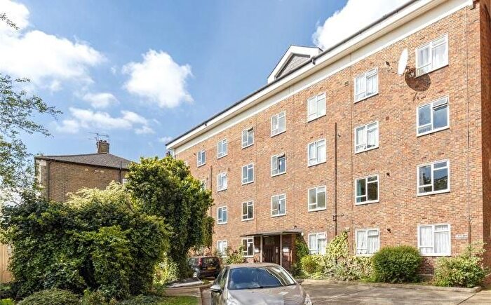 3 Bedroom Flat For Sale In Horn Lane, London, W3