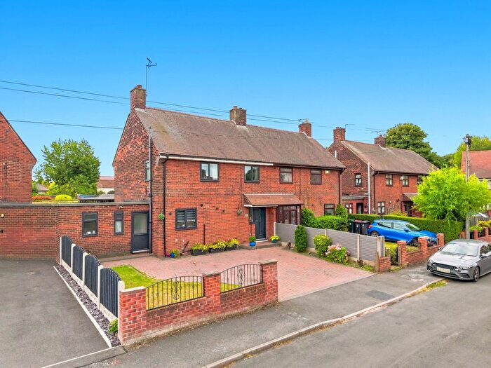 3 Bedroom Semi-Detached House For Sale In Birchwood Drive, Ravenfield, Rotherham, S65